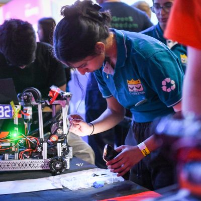 FIRST UK - Fixing a robot FIRST UK - Fixing a robot